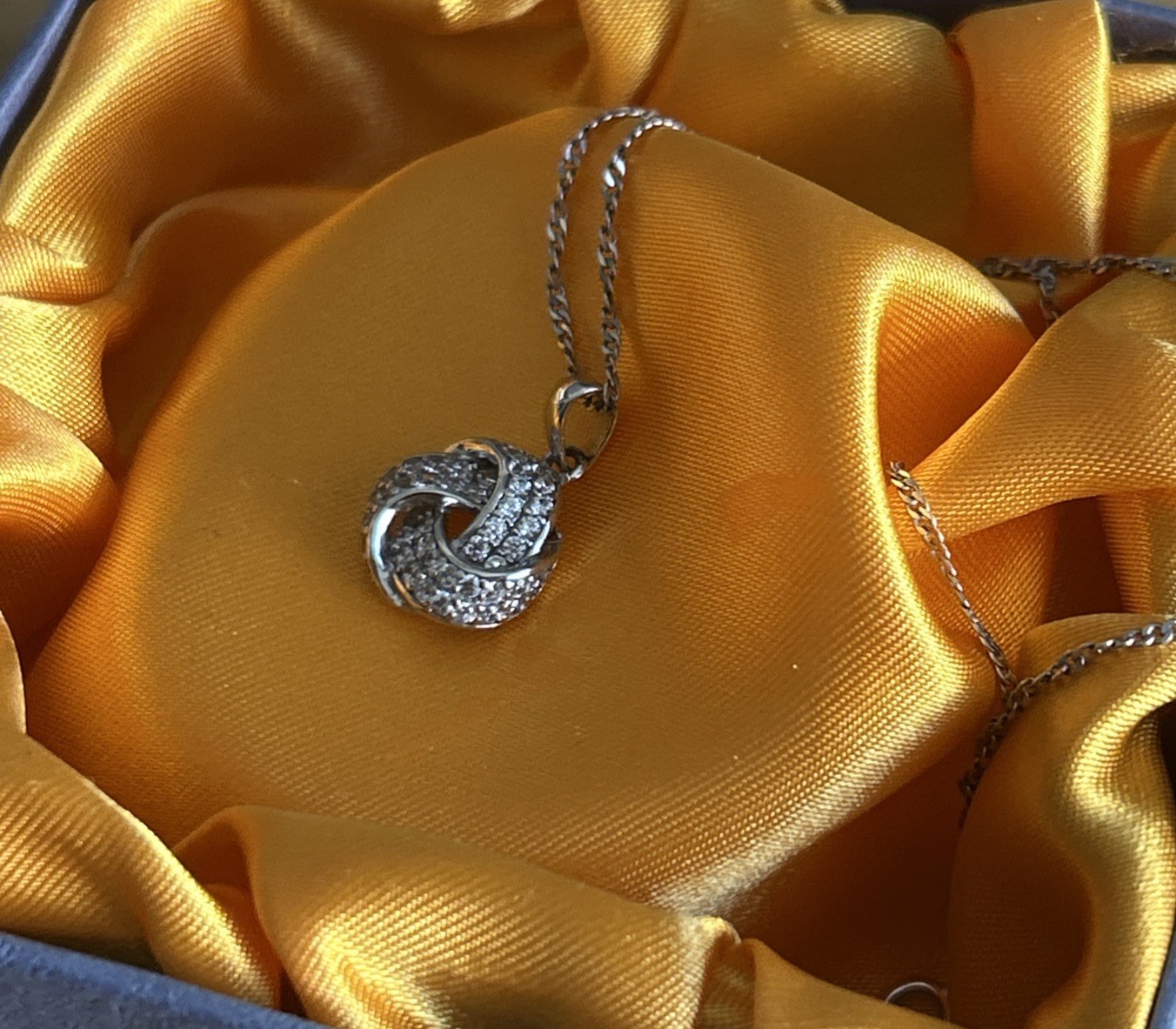 925 Silver Infinity Knot Design Pendant With Cubic Zirconias & 46cm Chain