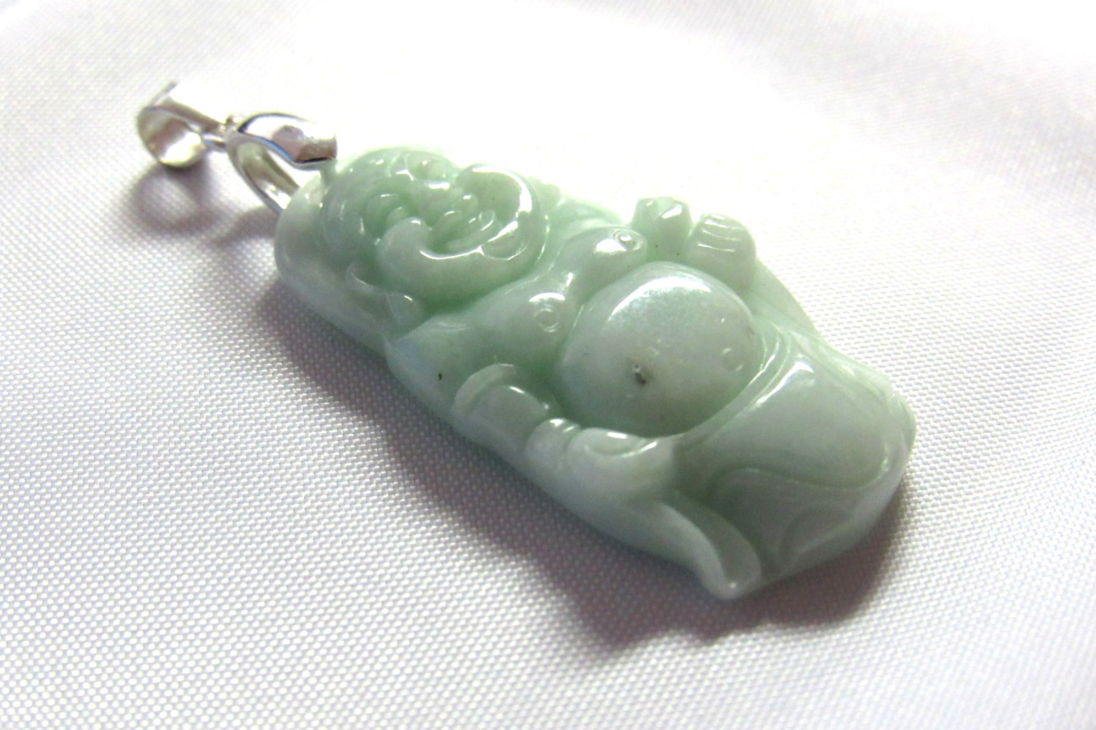 NATURAL GREEN JADE CHINESE FENG SHUI HAPPY BUDDHA Pendant 925 Silver 32mm x 16mm