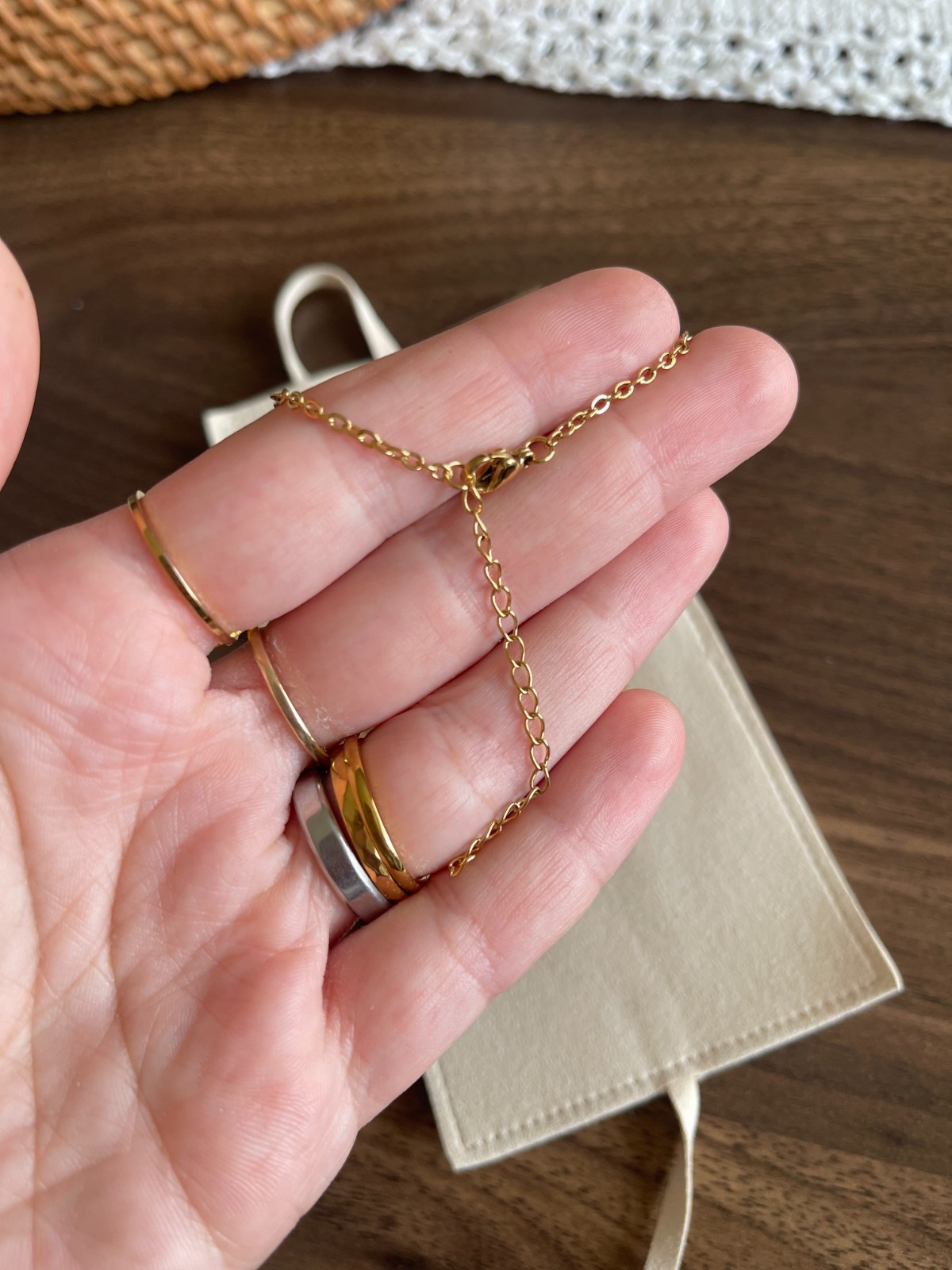 Gold Daisy Pendant Necklace with Resin Flower