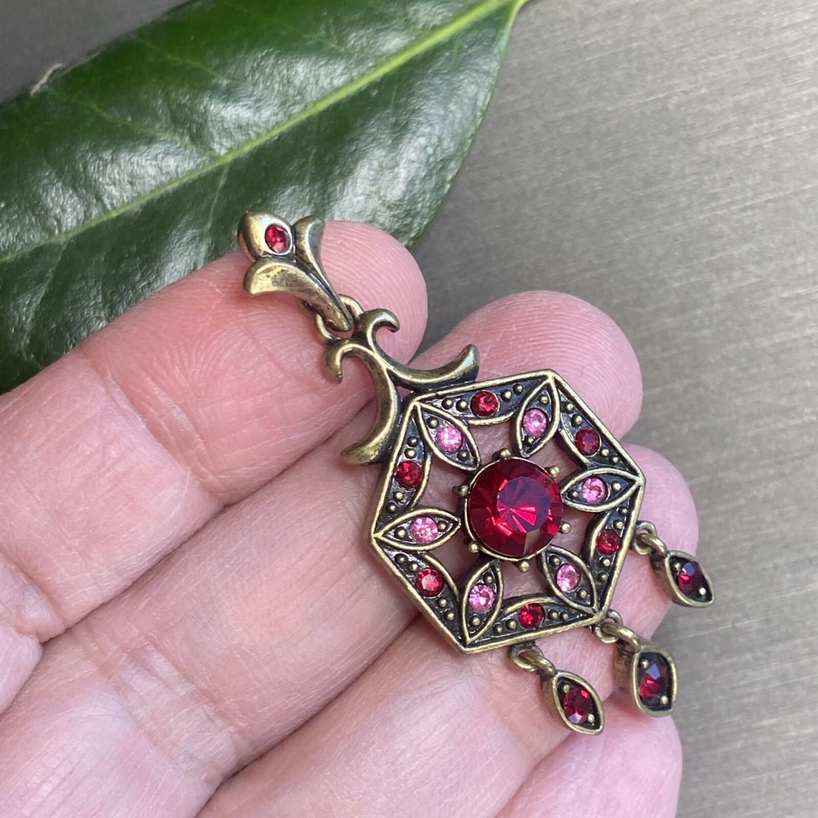 Vintage Pendant Estate Jewelry Pre-Owned Fleur-De-Lis Pink Art Glass Bronze