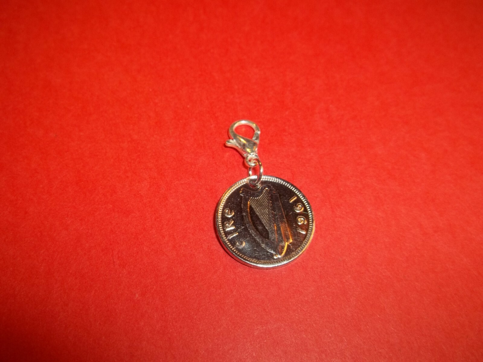 THREE PENNY COIN – IRISH HARE – HIGHLY POLISHED PENDANT / CHARM – 1942 to 1968