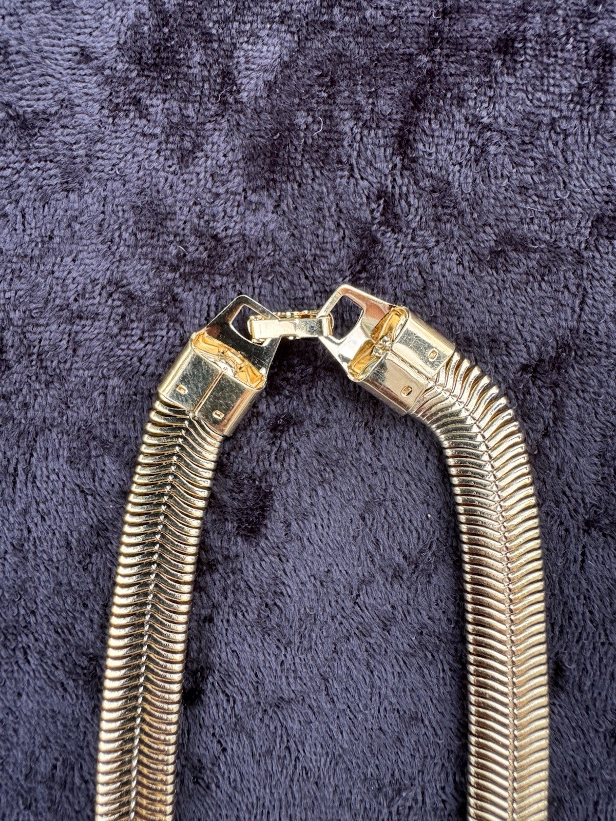 Necklace – Gold Tone Herringbone Chain Necklace Metal Box Clasp No Stone