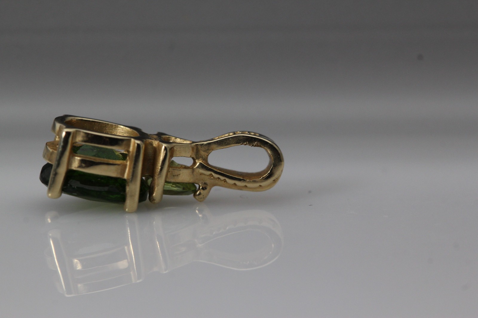 14K Gold Oval Green & Trillion Light Green Pendant 2.2 Grams (PEN10411)