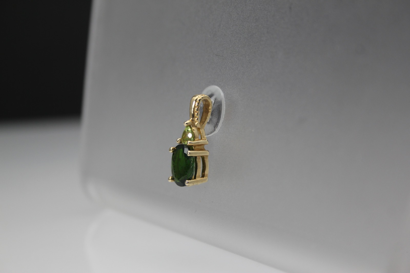 14K Gold Oval Green & Trillion Light Green Pendant 2.2 Grams (PEN10411)