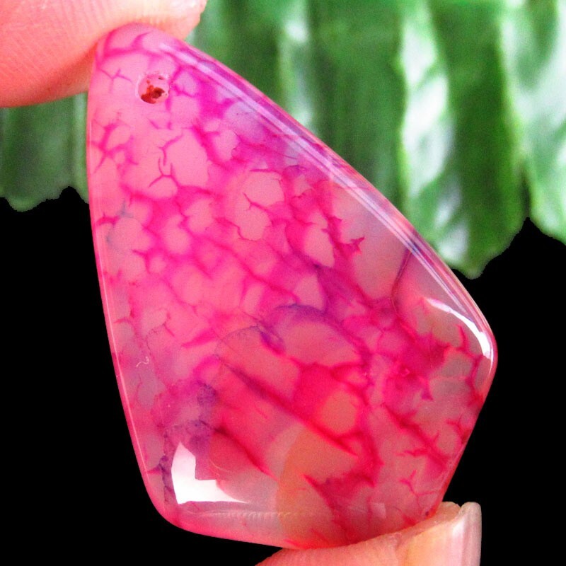 32x20x6mm Pink Fire Dragon Veins Agate Shield Pendant Bead D39423