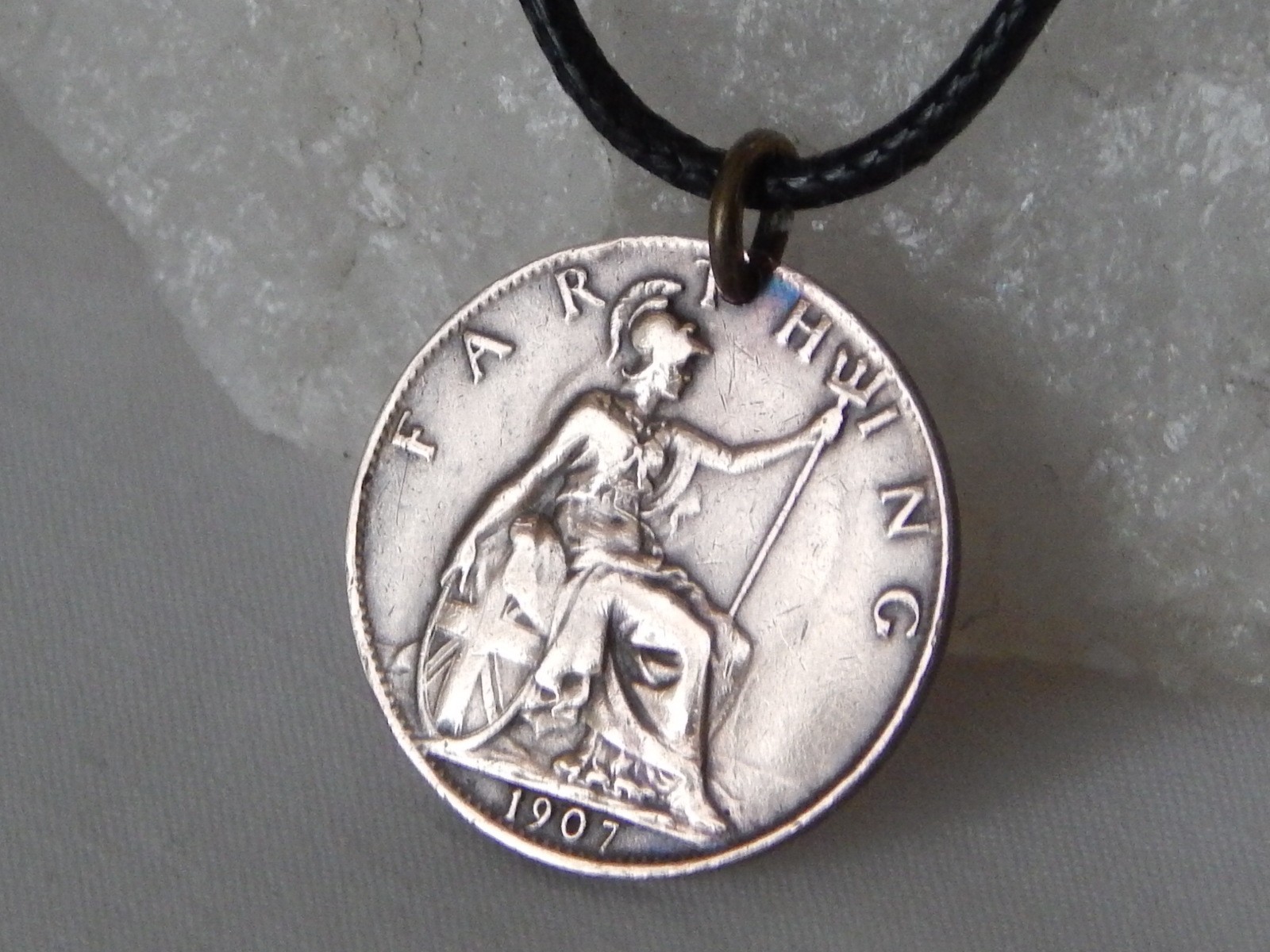 Antique 1907 Britain Bronze Farthing Coin Pendant Necklace Trident Shield #218