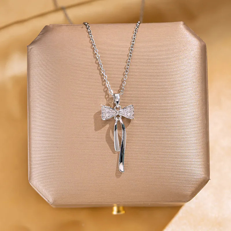 Elegant Shell Elk Necklace 18K Gold Plated Stainless Steel