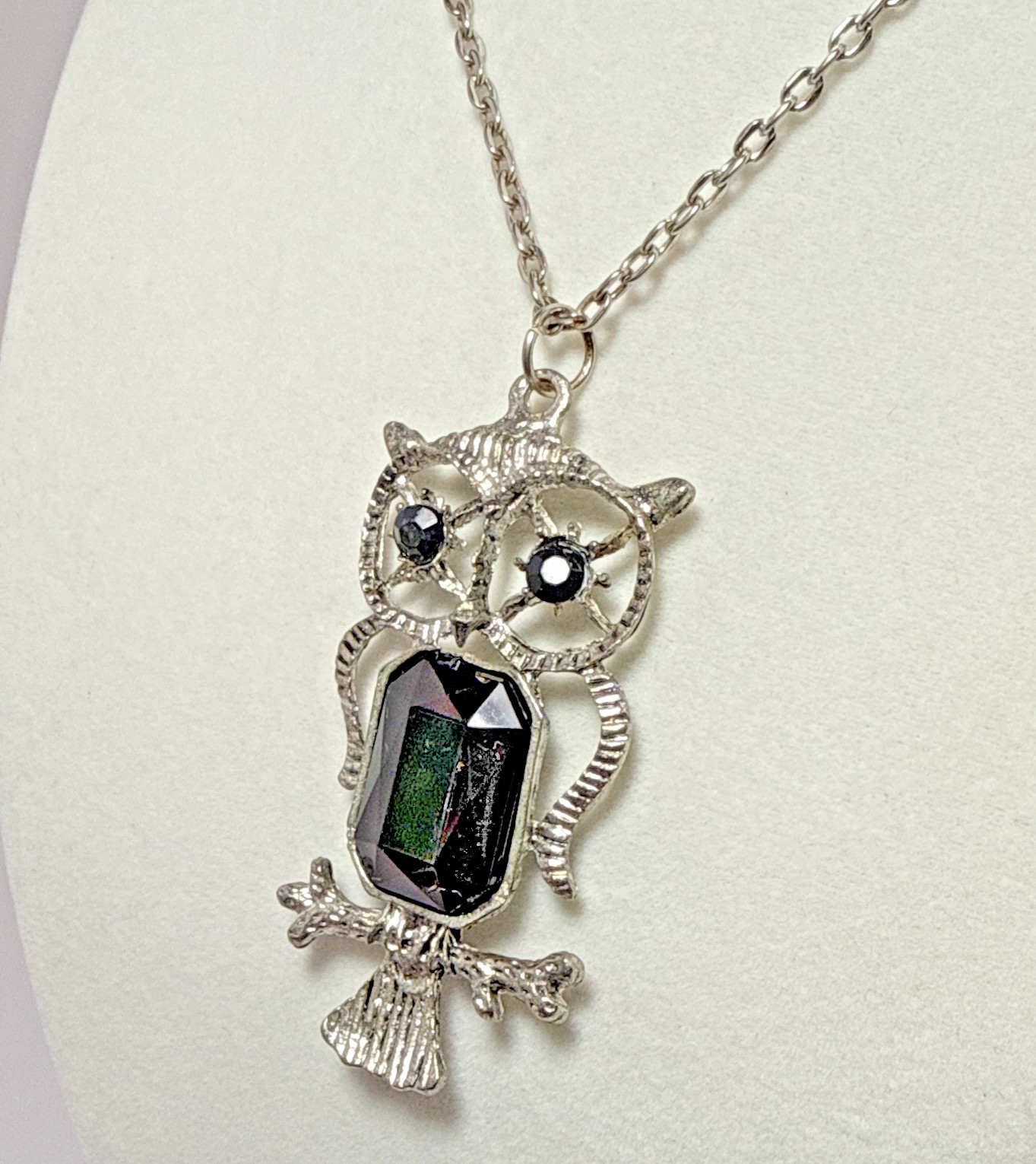 Vintage Style Silver Tone Owl Pendant Necklace Black Rhinestones