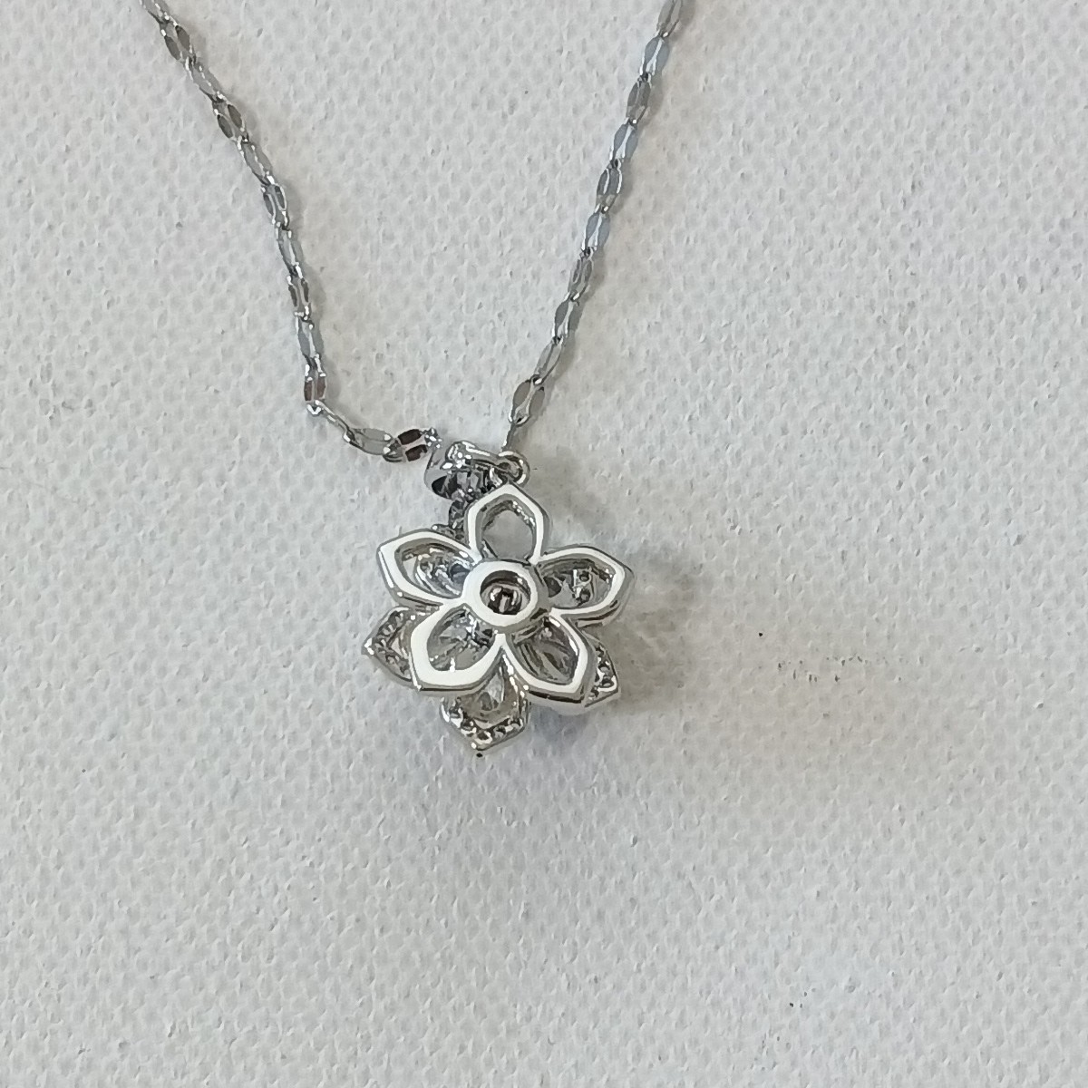Women Rotating Flower pendant Necklace Stainless steel silver 15 in length