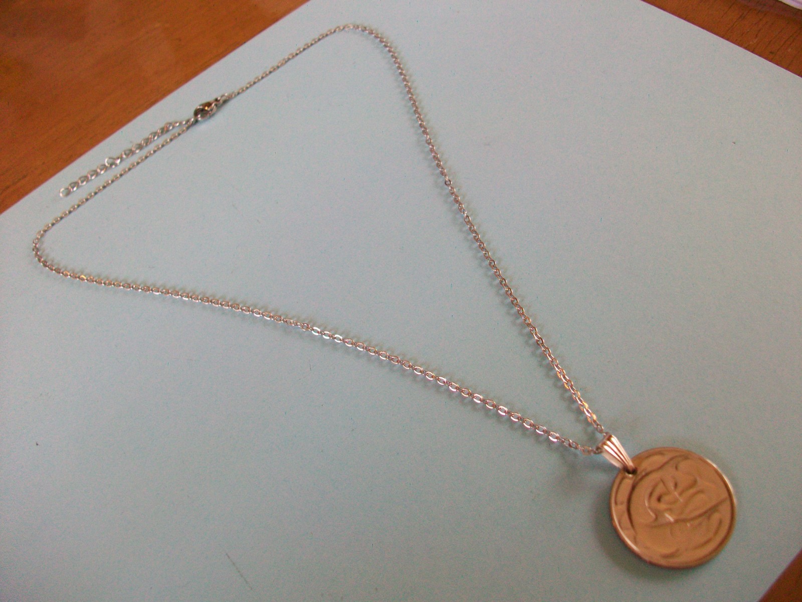 TWENTY CENTS – SWORDFISH – SILVER FINE LINK PENDANT NECKLACE – 1967 to 1984