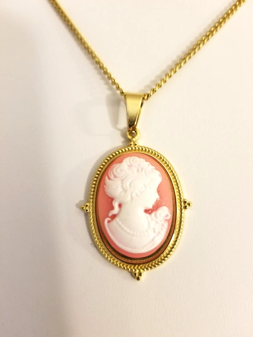 Cameo Pendants On 18K Gold-Plated Stainless-Steel Venetian Chain – Seven Colors