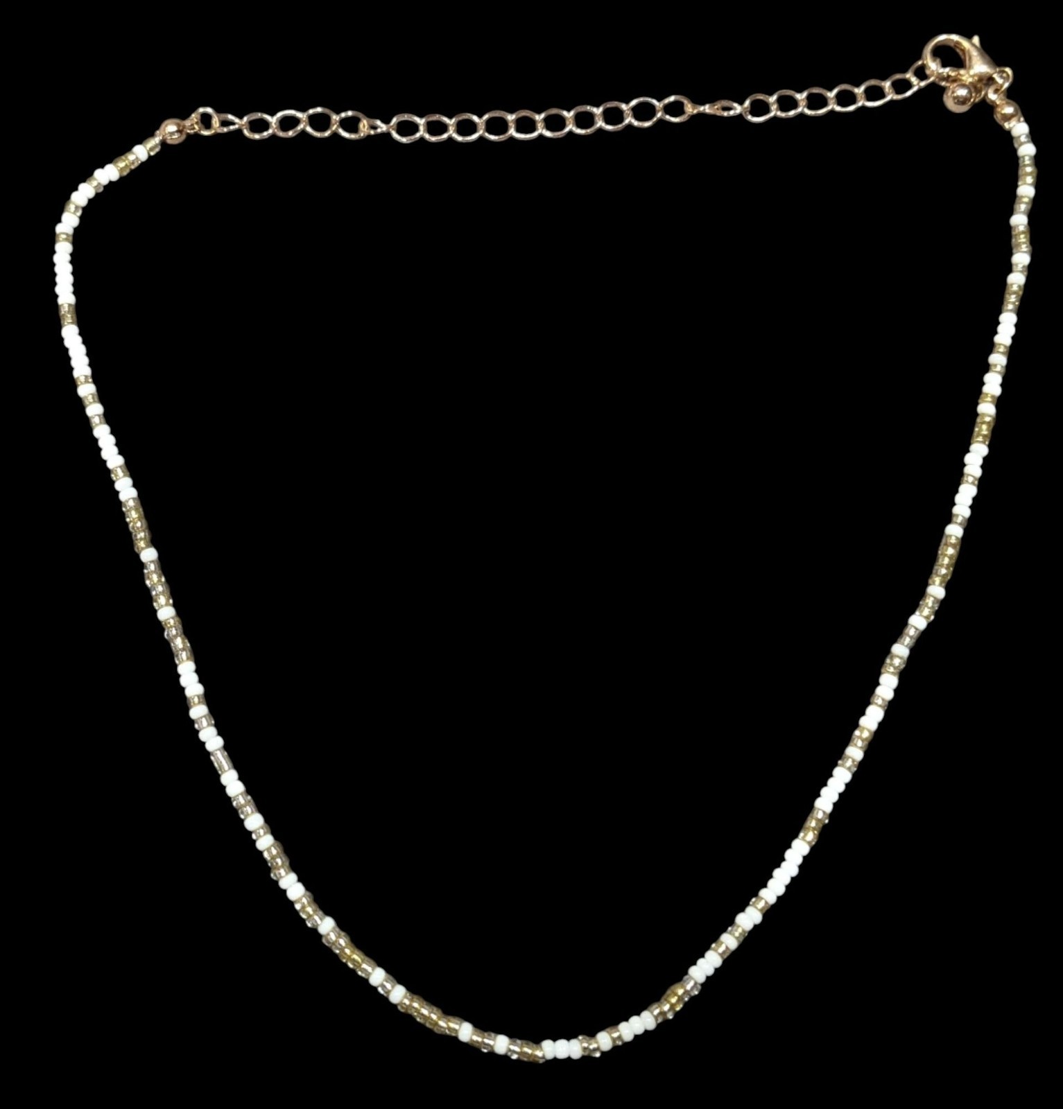 Simple Casual White And Gold Tone Glass Beaded Necklace
