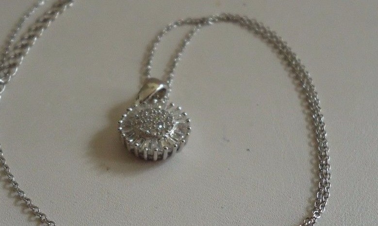925 STERLING SILVER CLUSTER PENDANT NECKLACE W/ 1 CT LAB DIAMONDS /18”