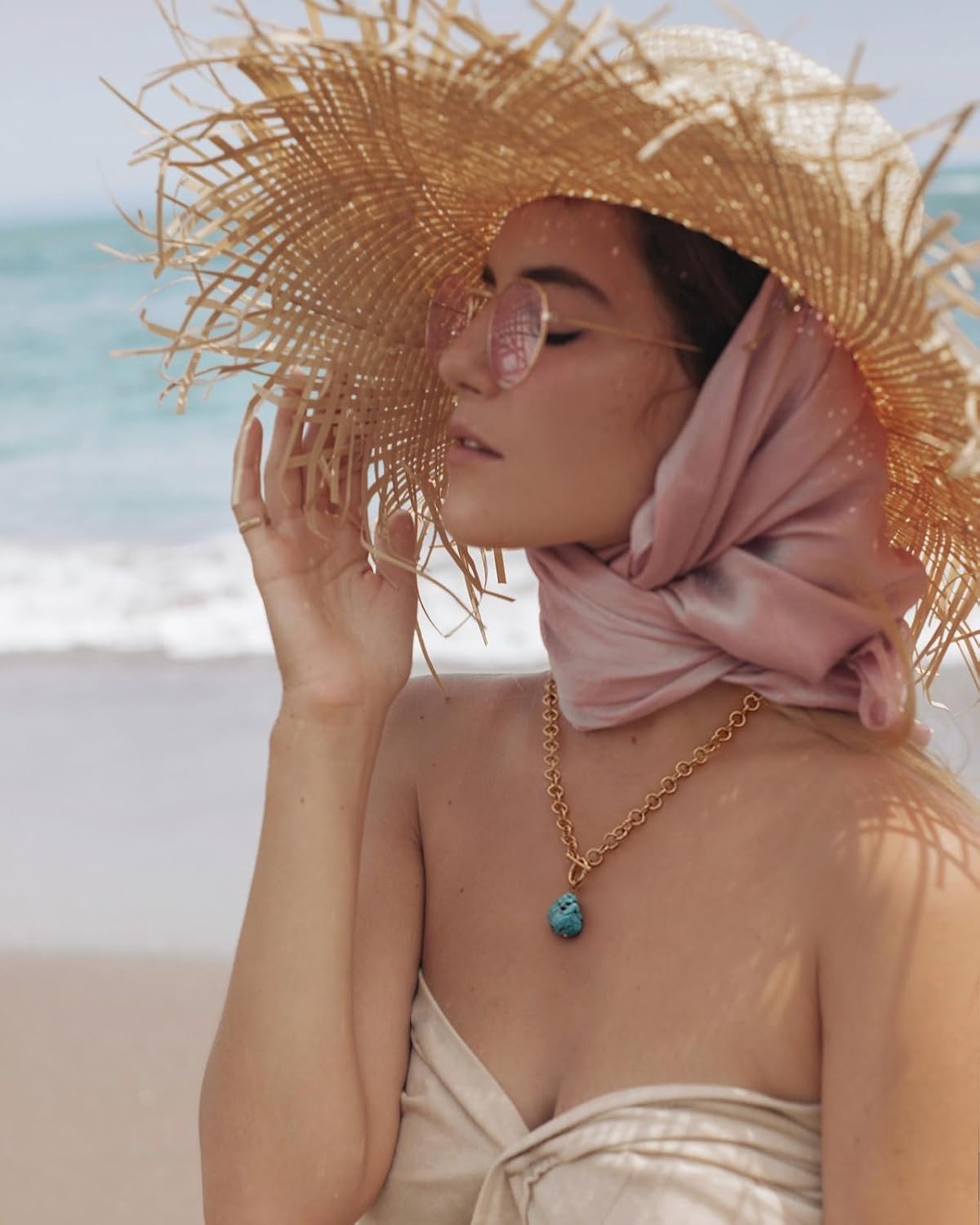 Unique Irregular Turquoise Pendant Necklace in 18k Gold for Every Occasion