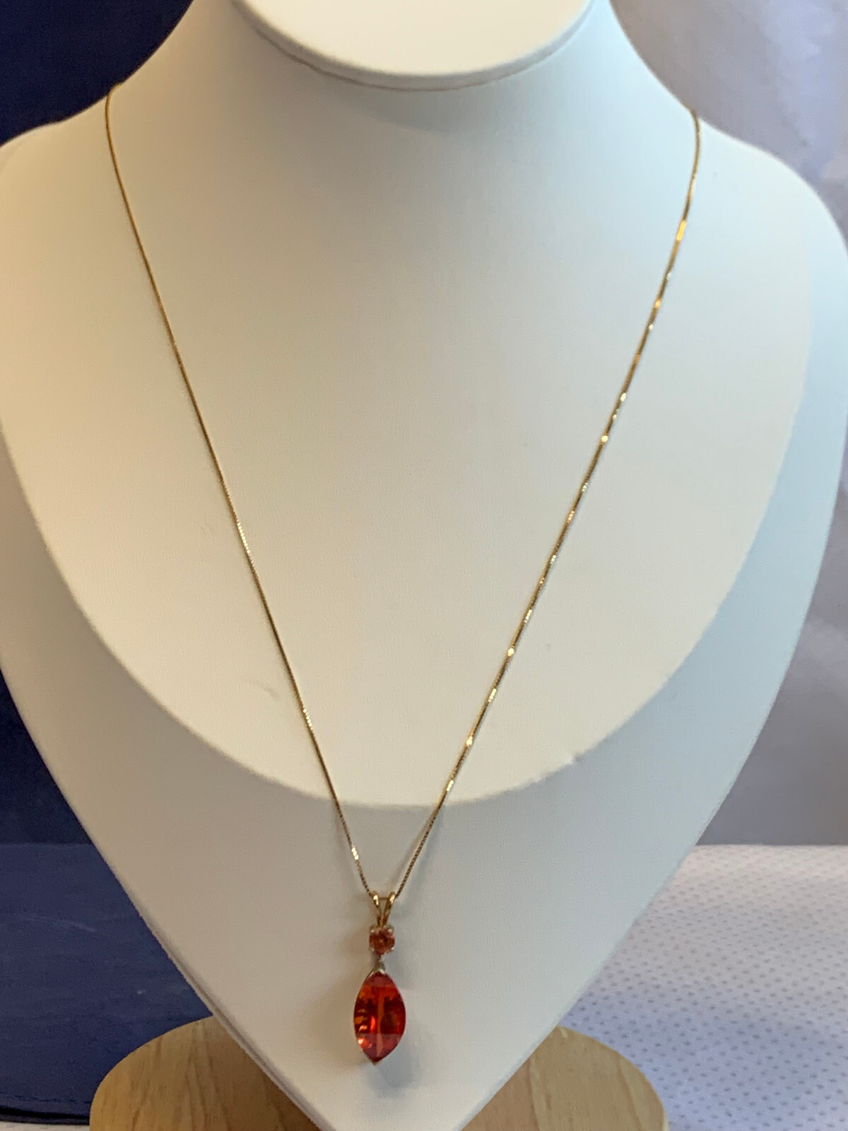 10K Yellow Gold Necklace 2.7g Jewelry 18″ Box Chain Curved Orange Stone *READ*