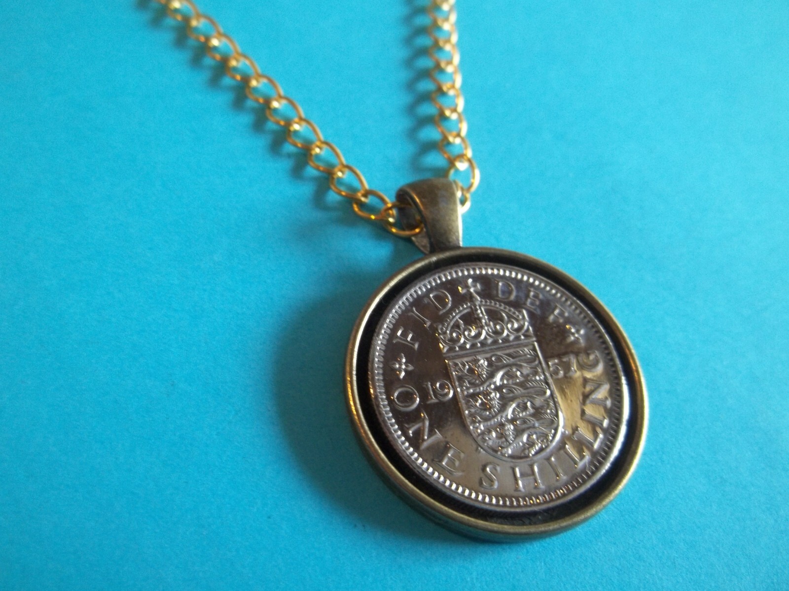 SHILLING COIN – ENGLISH THREE LIONS – BRONZE CASED CURB NECKLACE – 1953 to 1966