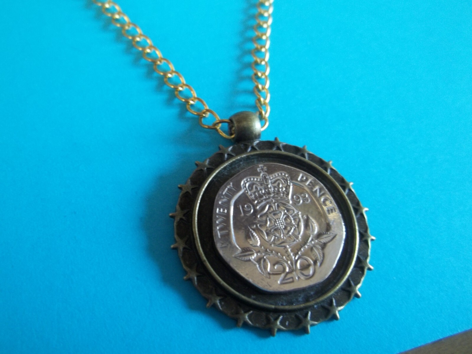 TWENTY PENCE COIN – LIMITED EDITION – BRONZE CASED CURB NECKLACE – 1982 to 2008