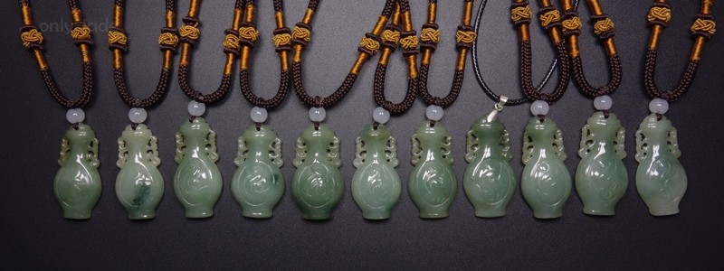 Certified Grade A 100% Natural Green Jade Jadeite Pendant Hand-carved Vase Z1071
