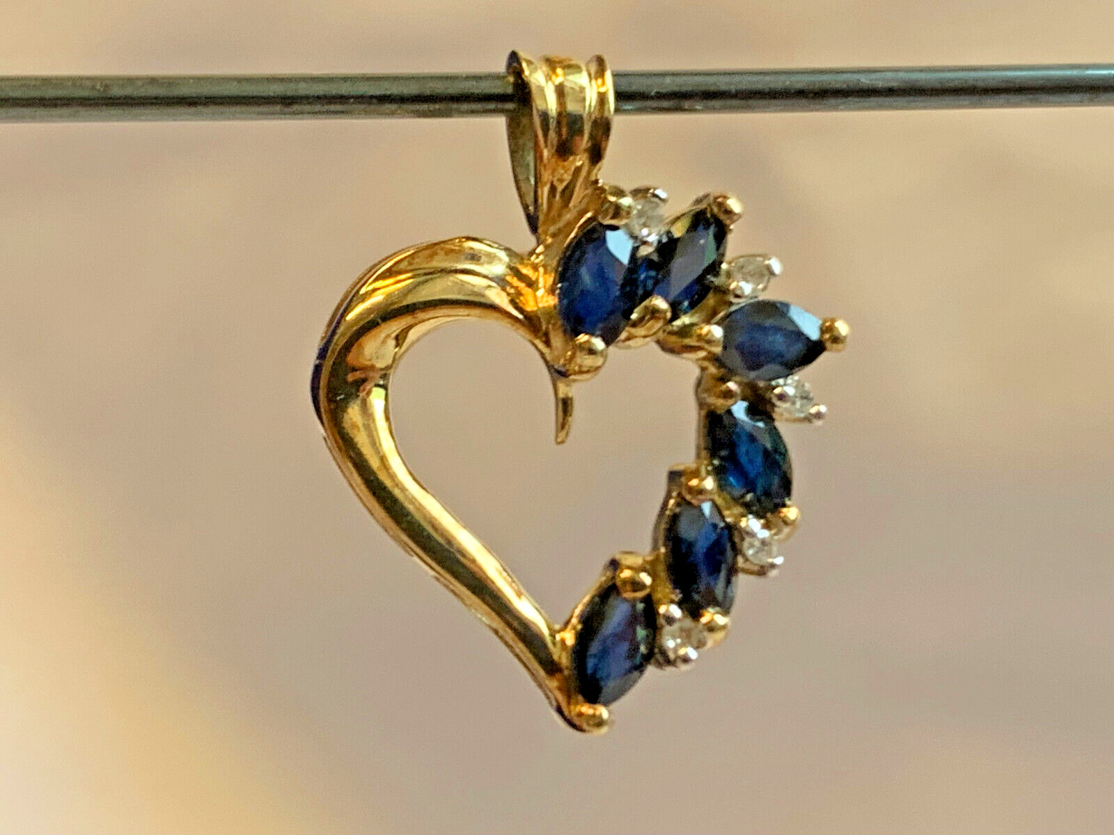 10K Yellow Gold Heart Pendant 1.87g Fine Jewelry Sapphire Color Stones *READ*