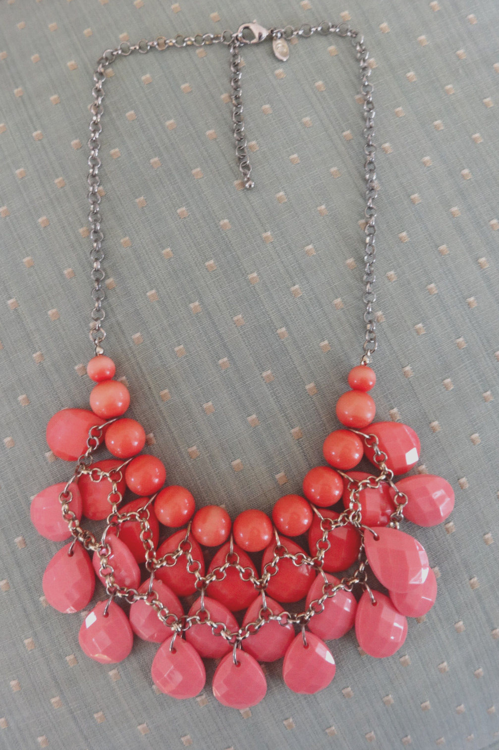CHARMING CHARLIE LUCITE ACRYLIC BEADS BRIOLETTE NECKLACE CORAL PEACH SALMON
