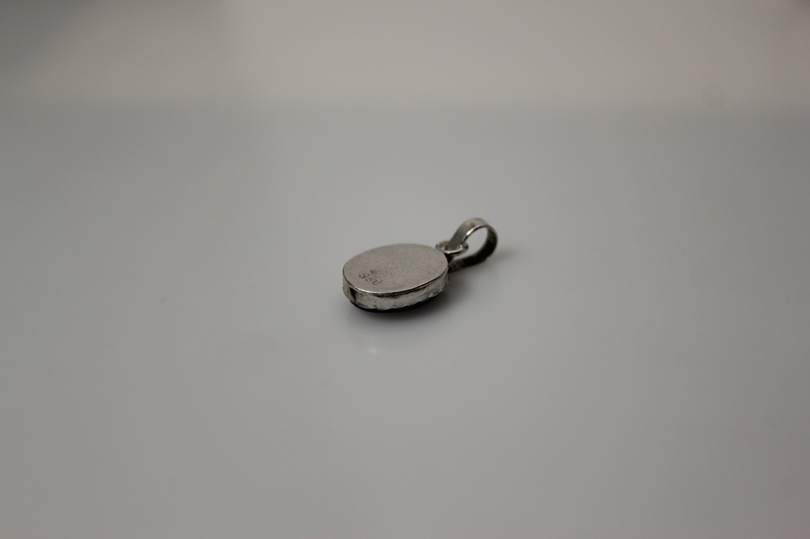 .950 Silver Hallmark Pendant With Blue Oval Stone In Bezel 1.1 Grams (PEN10430)