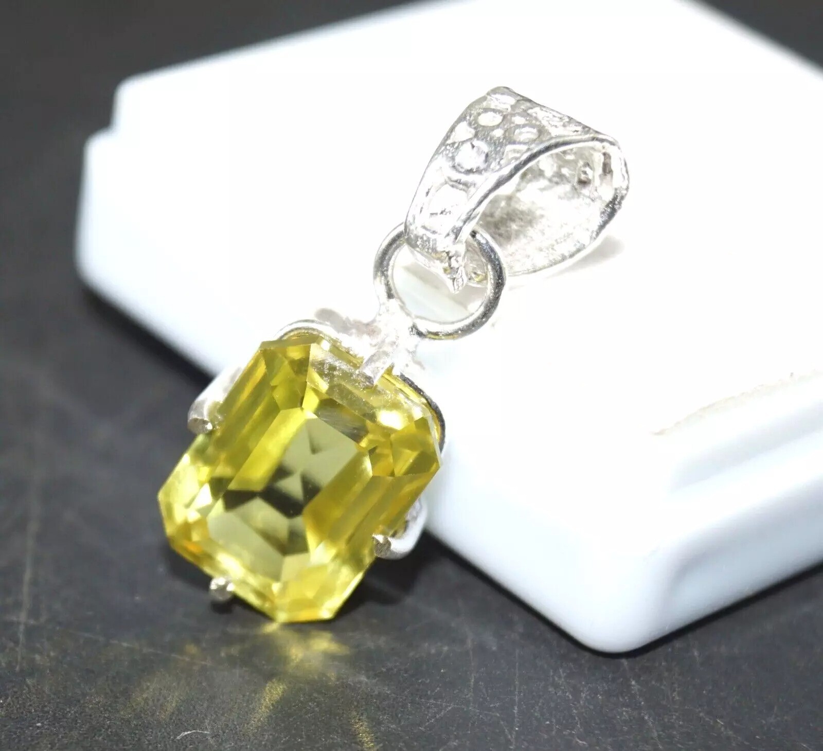 Certified 25 Ct Natural Emerald Sapphire 925 Solid Silver Pendant Loose Gemstone