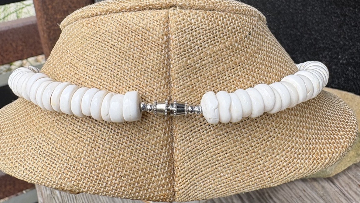 Vintage 19.25 Inch Hawaiian Puka Shell Necklace Large 20mm Shells 73.5 Gr
