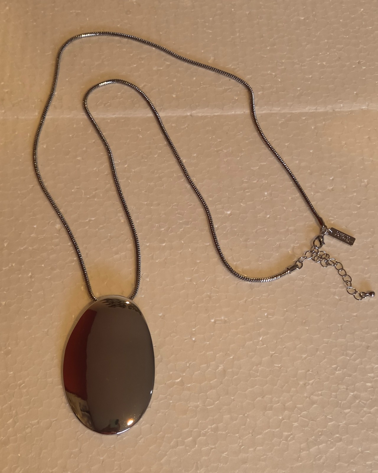 I.N.C 15″ in Silver Chainlink w/ 2.5′ x 1.5″ Silver Egg Shape Pendant Necklace