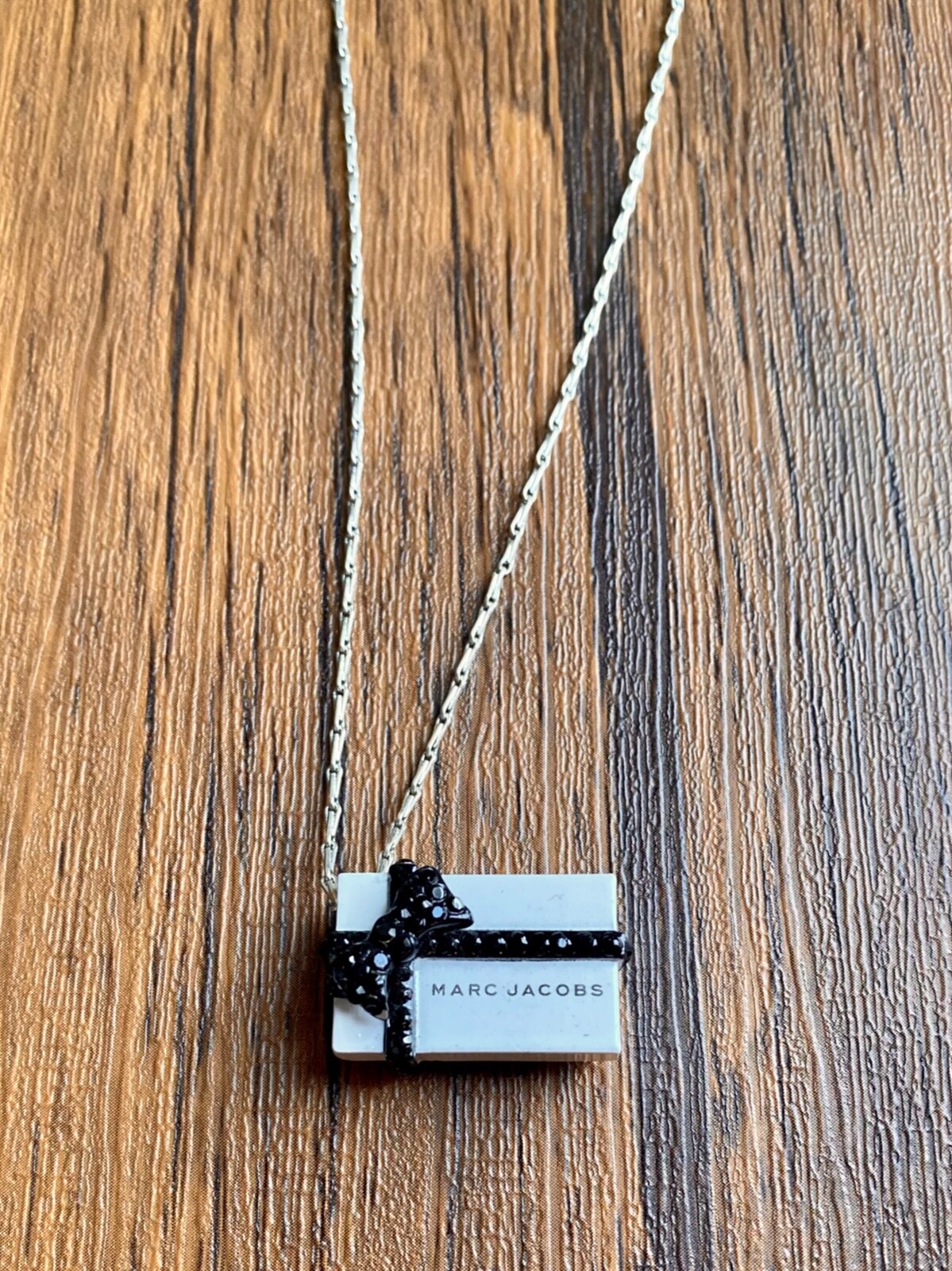 Marc Jacobs Gift Box Necklace – NEW. Beautiful gift