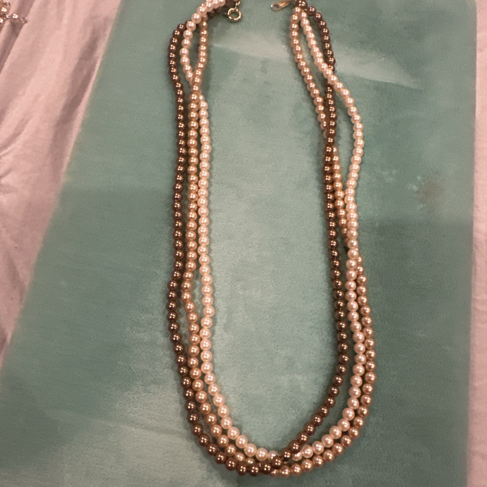 V Beautiful 18 Inches Pearl Necklace In 3 Colors for Women Fashion Jewelry
