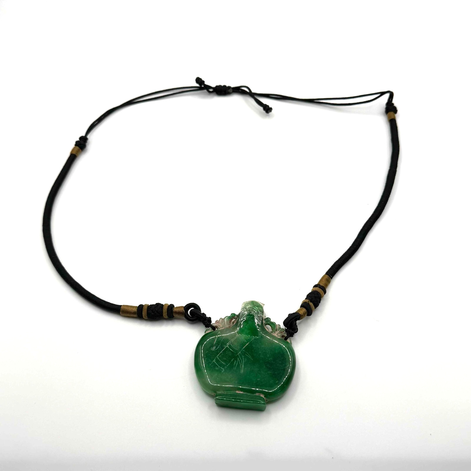 Vtg Chinese Green Jade Snuff Bottle Pendant Silk Cord Necklace (AHB)