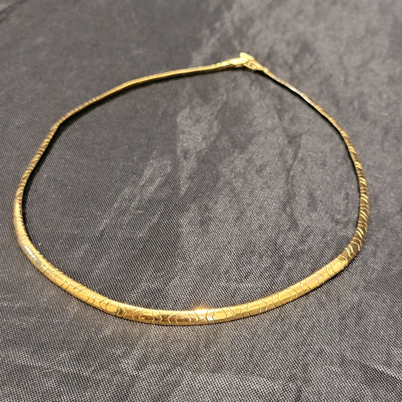 Herringbone 16″ Gold Tone Plate Necklace Flat Collar Style
