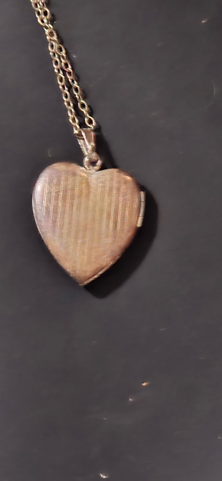 VINTAGE Gold Tone Heart Photo Locket Pendant Necklace Metal Chain Spring Ring