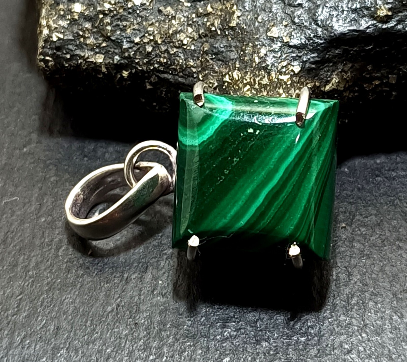 37.55 Natural Green Malachite Hand-Made Pendant In Solid Silver Certified A+Gems