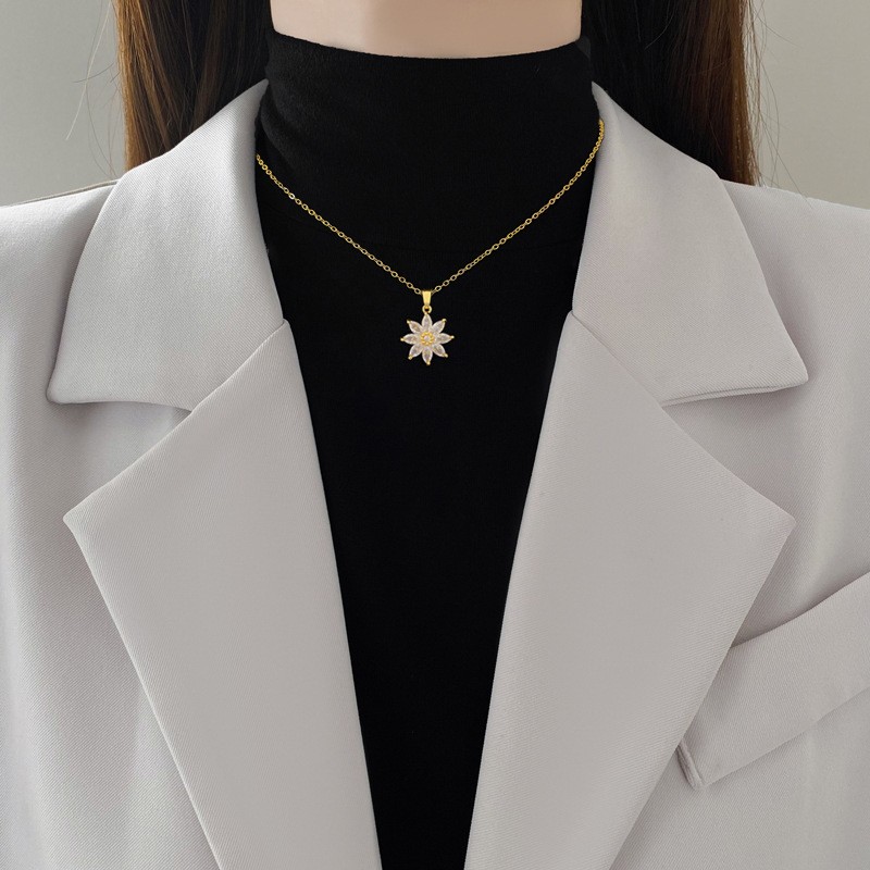 Light Luxury Elegant Crystal Necklace Women Gold Tone Chain Flower Pendant