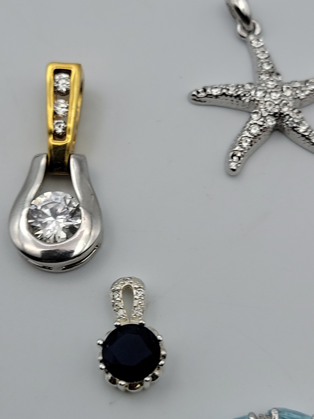 5Pc Women Pendants Various Sizes
