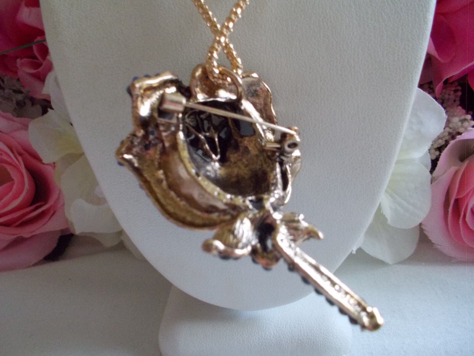 BETSEY JOHNSON SHIMMERING BLUE 3D ROSE PENDANT NECKLACE/BROOCH