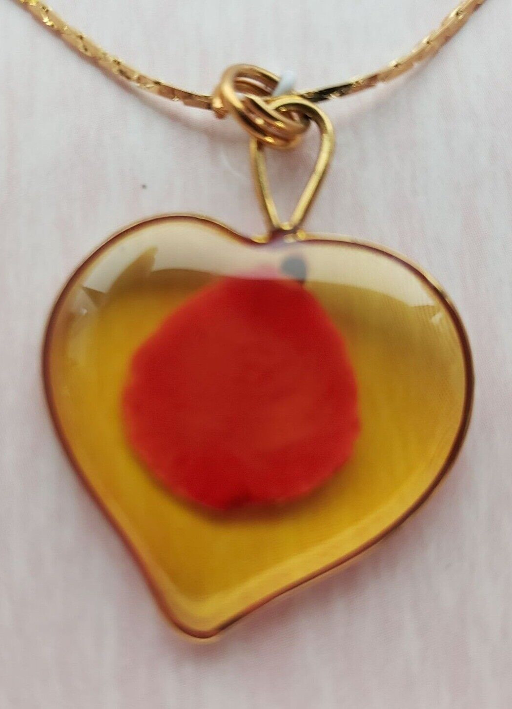 THE ROSE LADY HEART NECKLACE WITH A ROSE PETAL GOLD TONE CHAIN & TRIM NEW