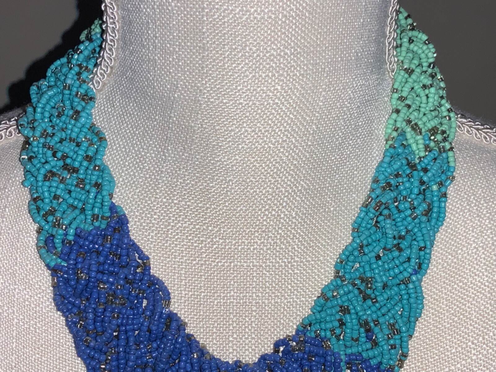 🌸 Ladies Silver Blue Green Bead Flat 17-21” Collar Necklace (N10) 🌸