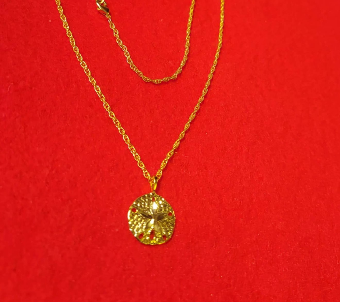 14KT GOLD PLATED SAND DOLLAR CHARM WITH 20″ NECKLACE – 2033