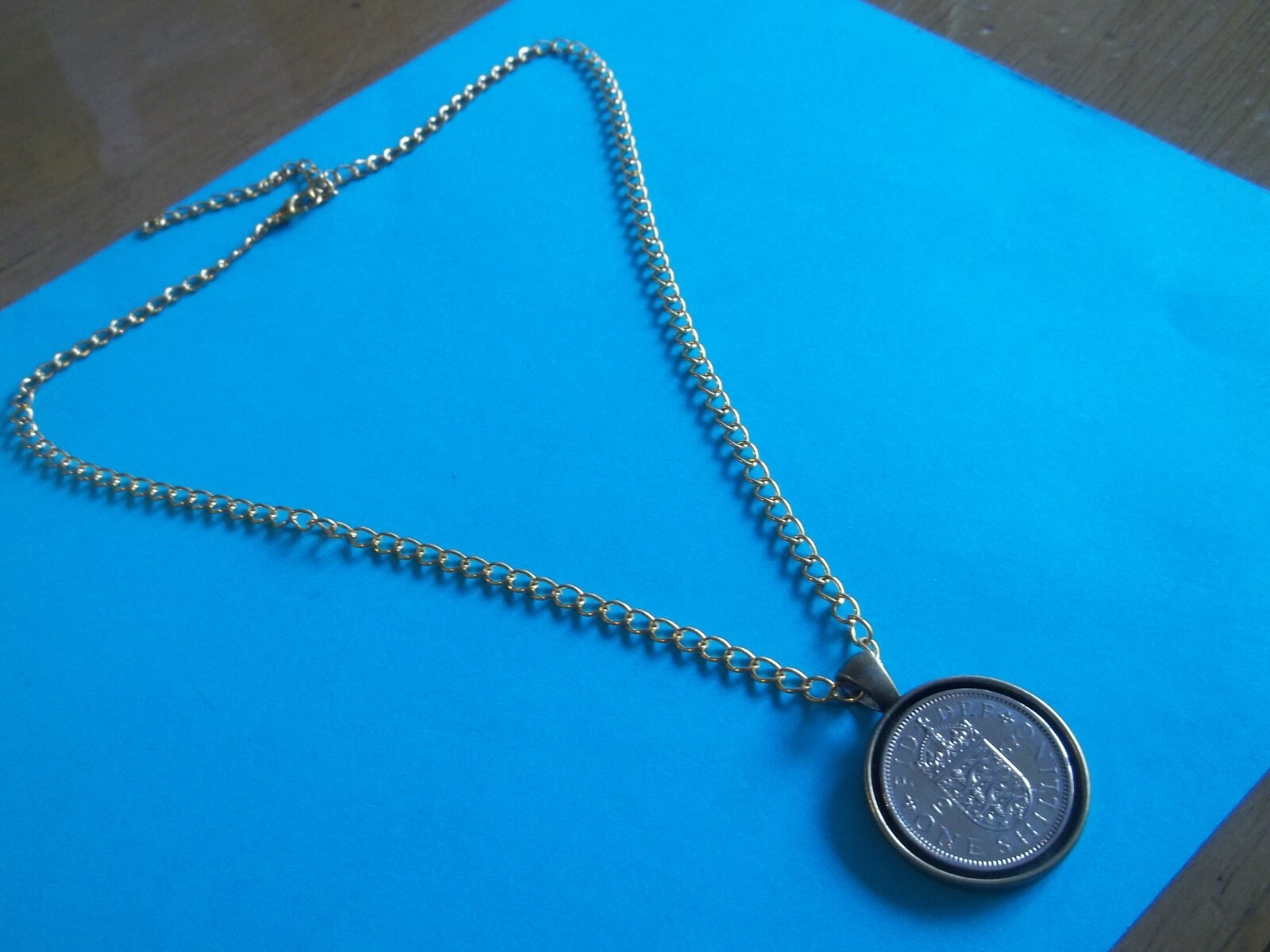 SHILLING COIN – ENGLISH THREE LIONS – BRONZE CASED CURB NECKLACE – 1953 to 1966