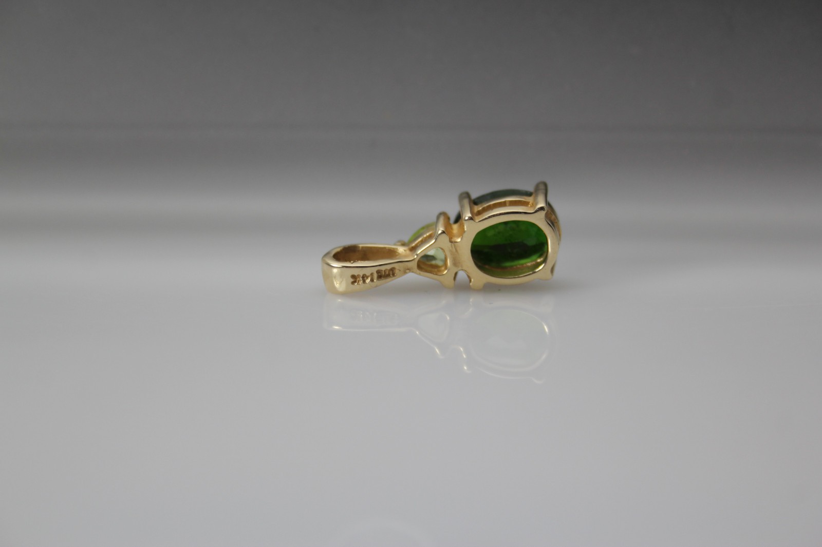 14K Gold Oval Green & Trillion Light Green Pendant 2.2 Grams (PEN10411)
