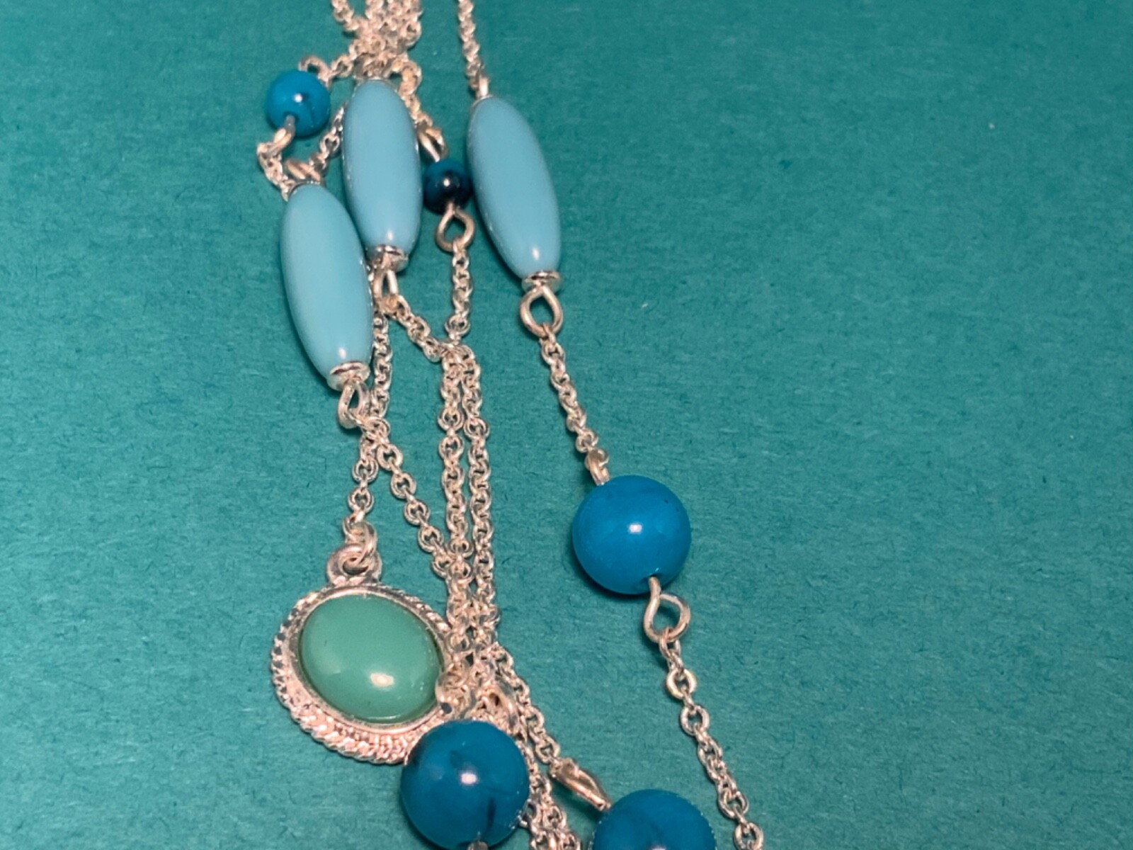 🌸 Ladies Silver 5 Strand Blue/ Blue Green Bead Necklace (N3) NWOT 🌸