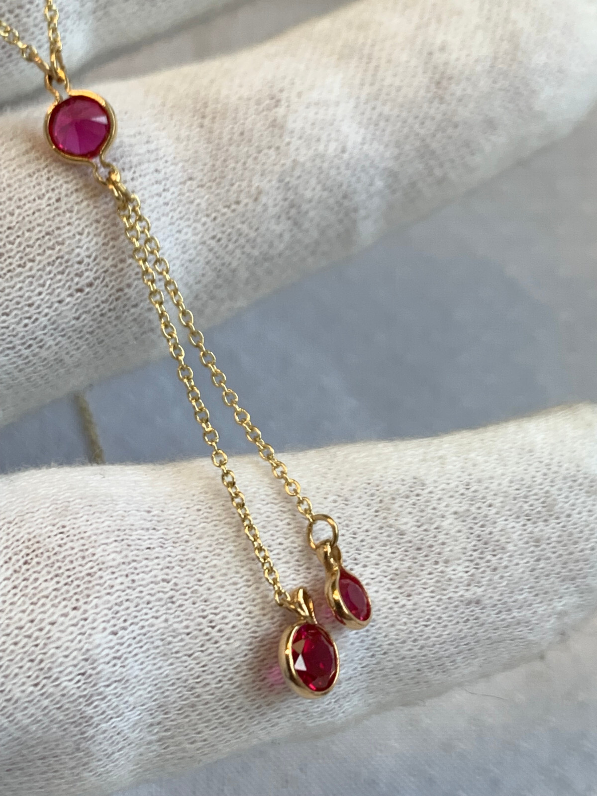 10K Yellow Gold Necklace 2.74g Fine Jewelry 17″ Ruby Color Stones *READ*