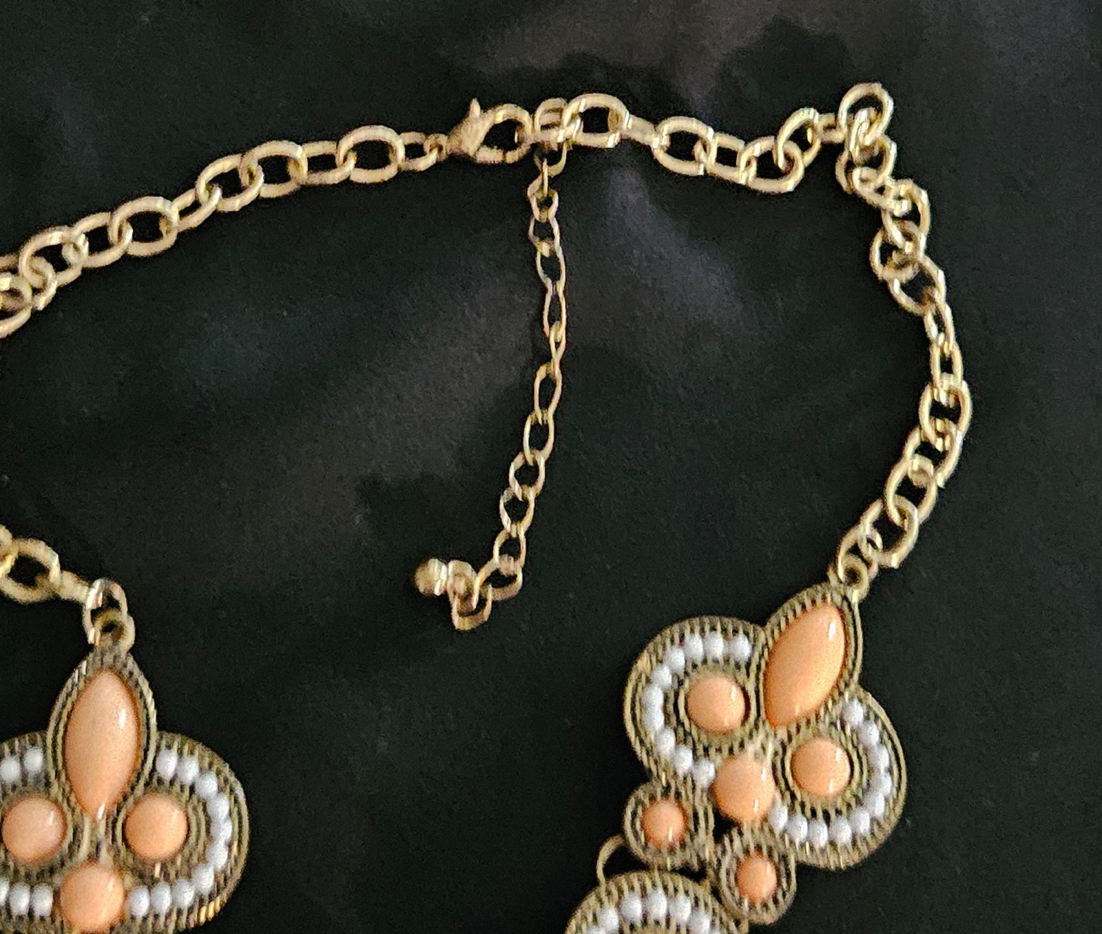 Peach Cabochon White Bead Floral Drop V-Shaped Bib Necklace 14 Inch