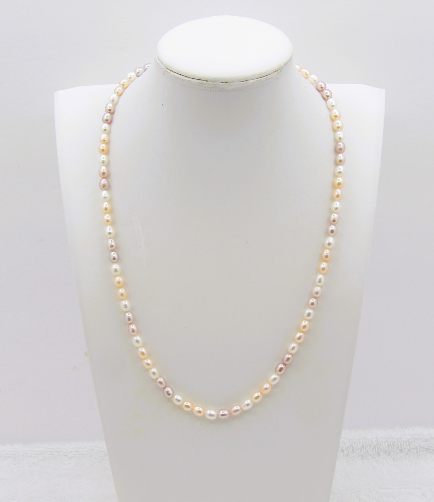 19.5 inches long Genuine HQ Rice Freshwater Pearl Necklace NK816C