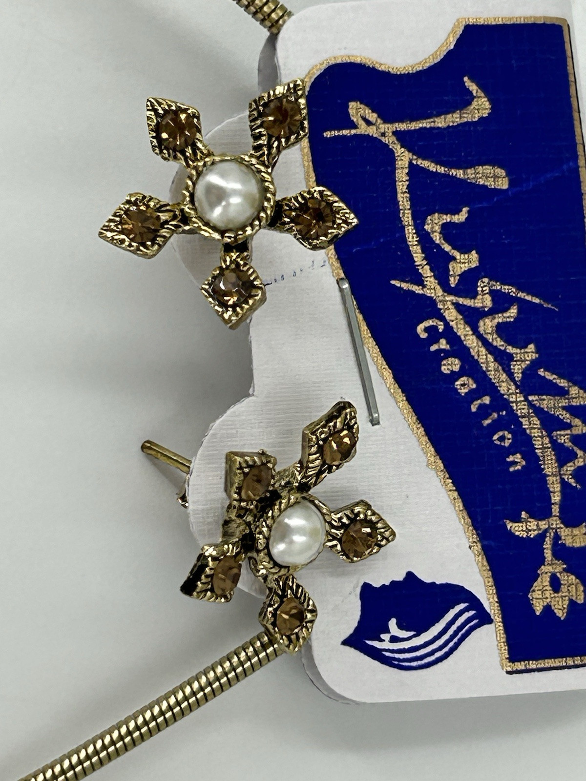 Kusum Creation Jewelry Set Gold Tone Choker Necklace Flowers earrings Faux Pearl