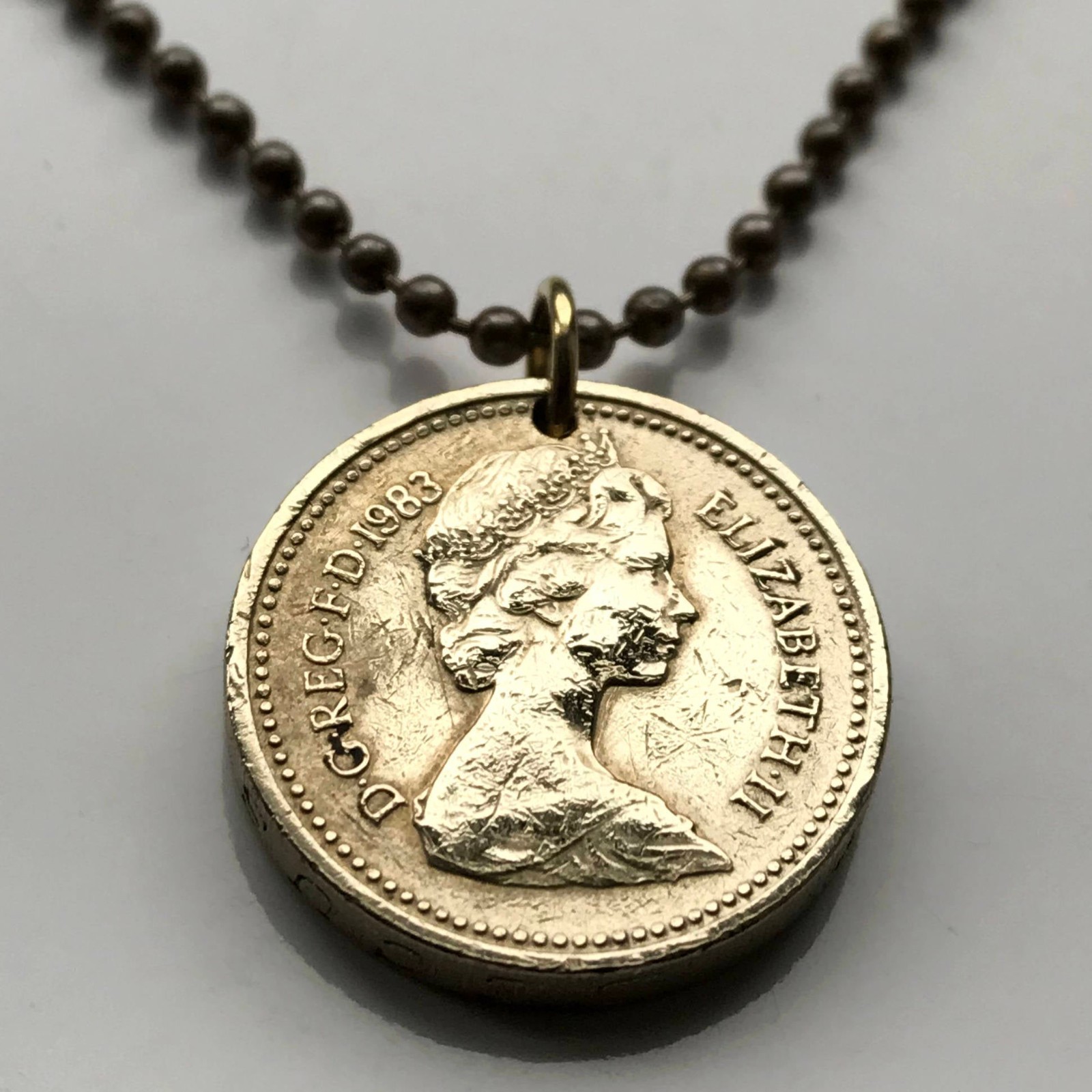 1983 United Kingdom Pound coin pendant British arms lion unicorn London 001683