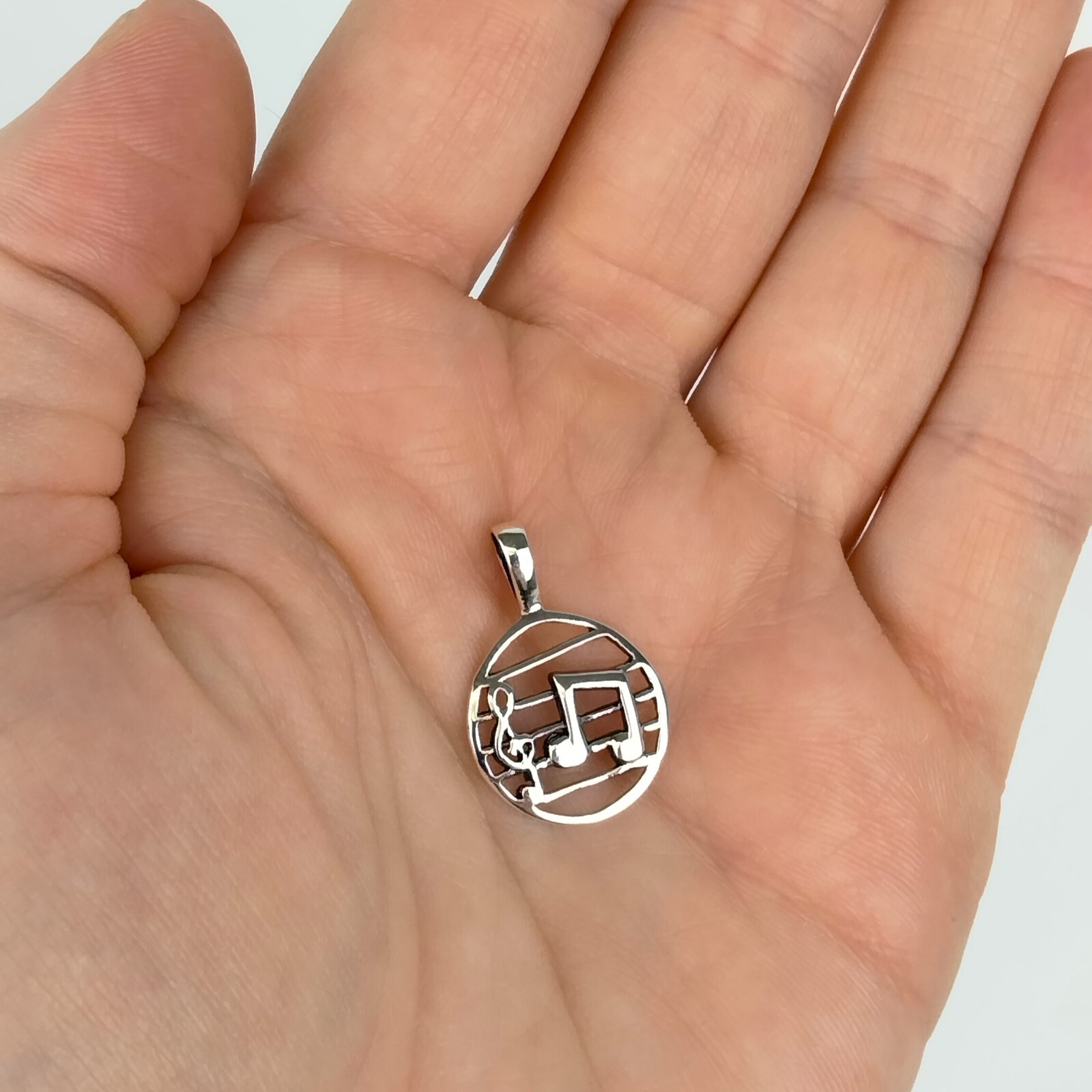 FashionJunkie4Life Sterling Silver Round Music Pendant with 18″ Chain