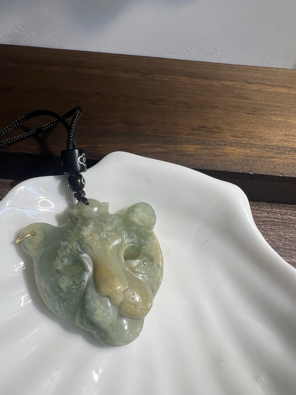 Natural sleeve jade leopard head pendant